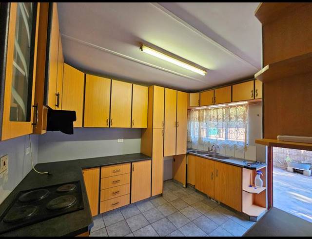 6 BEDROOM HOUSE FOR SALE IN EVEREST HEIGHTS